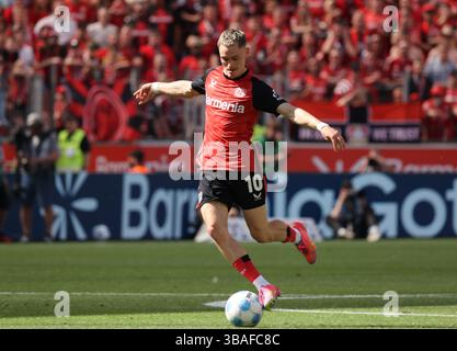 Leverkusen, Germania. 11 maggio 2025. Florian Wirtz (Bayer), Leverkusen, Deutschland, 11.05.2025, Fussball Bundesliga, 33. Spieltag, Bayer 04 Leverkusen - Borussia Dortmund I REGOLAMENTI del DFL VIETANO QUALSIASI USO DI FOTOGRAFIE COME SEQUENZE DI IMMAGINI E/O QUASI-VIDEO crediti: Juergen Schwarz/Alamy Live News Foto Stock