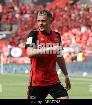 Leverkusen, Germania. 11 maggio 2025. Florian Wirtz (Bayer), Leverkusen, Deutschland, 11.05.2025, Fussball Bundesliga, 33. Spieltag, Bayer 04 Leverkusen - Borussia Dortmund I REGOLAMENTI del DFL VIETANO QUALSIASI USO DI FOTOGRAFIE COME SEQUENZE DI IMMAGINI E/O QUASI-VIDEO crediti: Juergen Schwarz/Alamy Live News Foto Stock