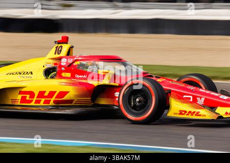 Indianapolis, Stati Uniti. 10 maggio 2025. Alex Palou, pilota della n.10 DHL Team Ganassi Honda durante la NTT IndyCar Series Sonsio Grand Prix. Palou ha vinto la gara. (Foto di Jeremy Hogan/SOPA Images/Sipa USA) credito: SIPA USA/Alamy Live News Foto Stock