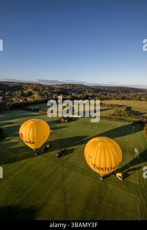 Mongolfiere; preparazione al decollo; Somerset; Regno Unito Foto Stock