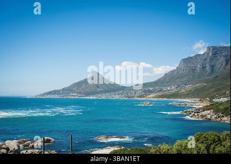 Il quartiere della spiaggia di Camps Bay. Città del Capo, Sud Africa. Foto Stock