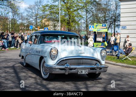 La sfilata di auto d'epoca celebra la primavera il 1° maggio 2025 a Norrkoping, Svezia. Questa parata è iniziata nel 1974 ed è diventata una tradizione annuale il giorno di maggio. Foto Stock