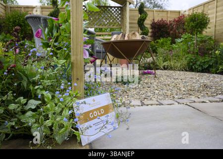 Vincitore della medaglia d'oro per la partecipazione al concorso Butterfly Garden (sedie a sdraio, spazio per sedersi e rilassarsi) - Harrogate Spring Flower Show 2025, Yorkshire, Inghilterra Regno Unito. Foto Stock