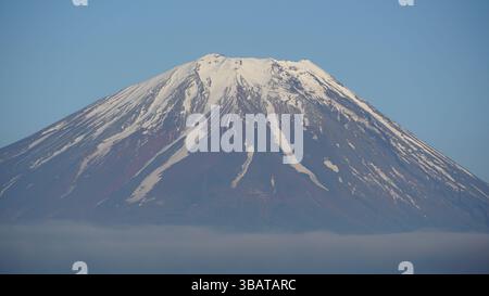 Monte Fuji: Un simbolo della maestà naturale del Giappone Foto Stock