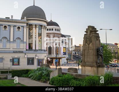 Il fantastico e popolare teatro Alhambra nel cuore di Bradford Foto Stock
