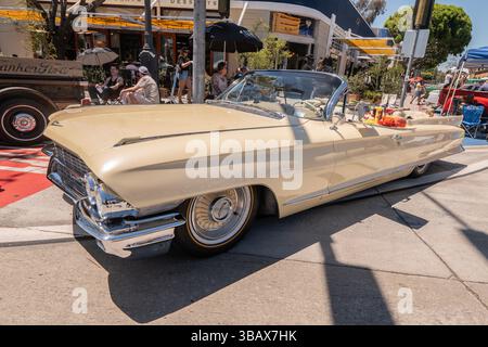 Culver City, California, Stati Uniti. 24 febbraio 2000. Mostra di auto nel centro di Culver. (Credit Image: © Alberto Sibaja/Pacific Press via ZUMA Press Wire) SOLO PER USO EDITORIALE! Non per USO commerciale! Foto Stock