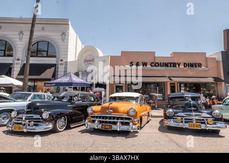 Culver City, California, Stati Uniti. 24 febbraio 2000. Mostra di auto nel centro di Culver. (Credit Image: © Alberto Sibaja/Pacific Press via ZUMA Press Wire) SOLO PER USO EDITORIALE! Non per USO commerciale! Foto Stock