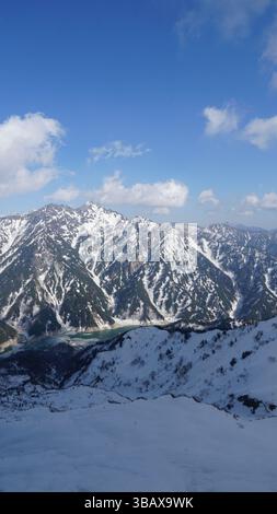 Percorso alpino Tateyama Kurobe: Un viaggio attraverso il Paese delle meraviglie del Giappone Foto Stock