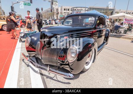 Culver City, California, Stati Uniti. 24 febbraio 2000. Mostra di auto nel centro di Culver. (Credit Image: © Alberto Sibaja/Pacific Press via ZUMA Press Wire) SOLO PER USO EDITORIALE! Non per USO commerciale! Foto Stock