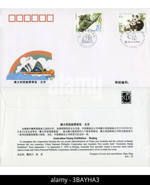 Copertina commemorativa della mostra australiana dei francobolli di Pechino con Koala e Panda francobolli con illustrazione della Sydney Opera House Foto Stock