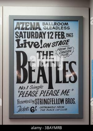 Poster vintage dei Beatles per un'apparizione all'Azena Ballroom, Gleadless, 1965; in mostra alla Royal Station, Wolferton, Norfolk Foto Stock