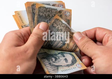 Banconote ungheresi da 20,000 piedi in mano Foto Stock