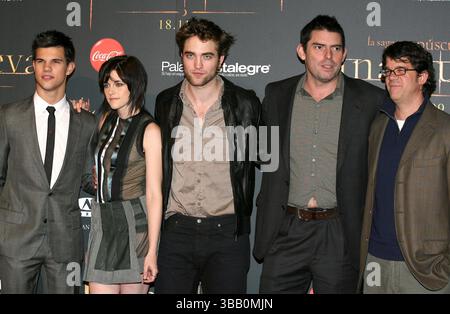 Taylor Lautner, Kristen Stewart, Robert Pattinson e Chris Weitz all'evento fan "The Twilight Saga: New Moon" a Madrid - 12 novembre 2009 Foto Stock