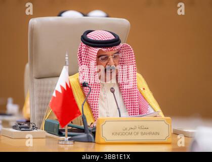 Riyadh, Arabia Saudita. 14 maggio 2025. Il re del Bahrein Hamad bin Isa al Khalifa partecipa al vertice del Consiglio di cooperazione del Golfo (CCG) a Riyadh, Arabia Saudita, mercoledì 14 maggio 2025. Foto di Saudi Foreign Ministr/UPI Credit: UPI/Alamy Live News Foto Stock