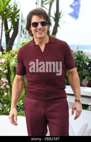 Cannes, Francia. 14 maggio 2025. Tom Cruise partecipa alla chiamata fotografica "Mission Impossible - The Final Reckoning" per il 78° Festival annuale di Cannes. Credito: SOPA Images Limited/Alamy Live News Foto Stock