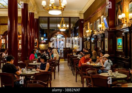Gli interni del Cafe Tortoni, Buenos Aires, Argentina. Foto Stock