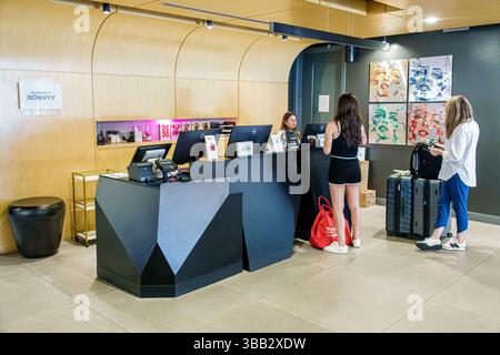 Miami Florida, Brickell Financial District, SW 2nd Avenue, Aloft Miami Brickell Marriott hotel, interni, reception dell'hotel, lobby chec Foto Stock