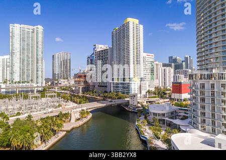 Miami Florida, Brickell Financial District, Miami River, vista dalla SW 3rd Avenue alla SW 4th Street, vista aerea dall'alto, SW 2nd Avenue Bridge dr Foto Stock