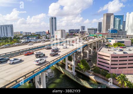 Miami Florida, autostrada I95 Interstate 95, vista del centro dalla SW 3rd Avenue alla SW 4th Street, fiume Miami, vista aerea dall'alto, multila sopraelevata Foto Stock
