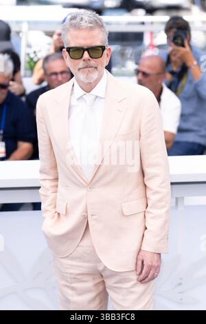 Cannes, Francia. 14 maggio 2025. Christopher McQuarrie partecipa alla fotocall "Mission Impossible - The Final Reckoning" durante la 78esima edizione del Festival di Cannes al Palais des Festivals il 14 maggio 2025 a Cannes, Francia. (Foto di Daniele Cifala/NurPhoto) credito: NurPhoto SRL/Alamy Live News Foto Stock
