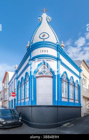 Imperio Divino Espirito Santo da Caridade, Angra do Heroismo, Terceira, Azzorre. Caratteristica facciata blu e bianca dell'Impero dello Spirito Santo di Foto Stock