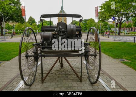 Mannheim, Germania - 8 maggio 2025: Auto inventata da Carl Benz a Mannheim. Foto Stock