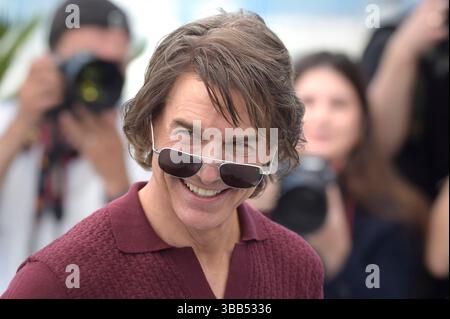 Cannes, Francia. 14 maggio 2025. Tom Cruise, alla "Mission: Impossible the Final Reckoning" Photocall al 78° Festival di Cannes, in Francia, mercoledì 14 maggio 2025. Foto di Rocco Spaziani/ credito: UPI/Alamy Live News Foto Stock