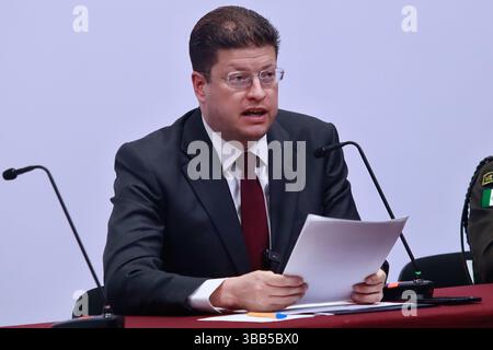 Città del Messico, Messico. 14 maggio 2025. Il Segretario per la sicurezza dei cittadini di città del Messico, Pablo Vazquez Camacho parla durante il rapporto mensile sulla sicurezza del governo di città del Messico nel vecchio palazzo del municipio. Il 14 maggio 2025 a città del Messico, Messico. (Foto di Carlos Santiago/ credito: Eyepix Group/Alamy Live News Foto Stock