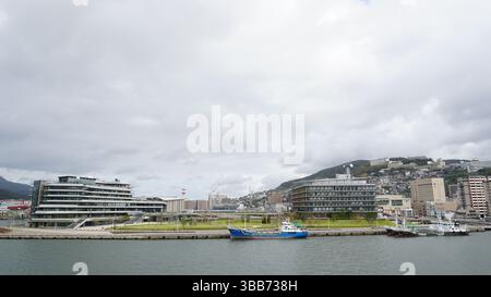 Paesaggio urbano di Nagasaki - vedute costiere e fascino urbano storico in Giappone Foto Stock