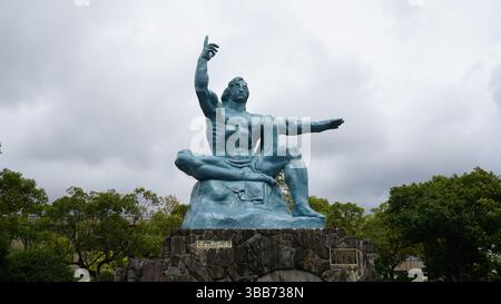 Paesaggio urbano di Nagasaki - vedute costiere e fascino urbano storico in Giappone Foto Stock