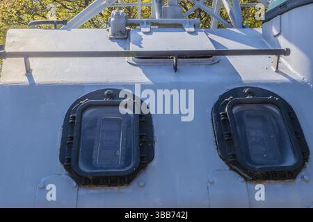 Daejeon, Corea del Sud. 27 ottobre 2019: Portson telescopio davanti al sistema di controllo del fuoco delle corazzate in mostra al National Cemetery Foto Stock