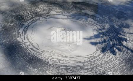 Beppu Jigokudani (Valle dell'Inferno) - sorgenti termali vulcaniche e il Paese delle meraviglie geotermiche in Giappone Foto Stock