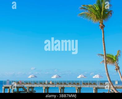 Molo sulla spiaggia di Smathers, Key West, Florida, Stati Uniti Foto Stock