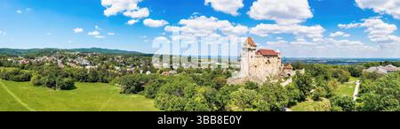 burg liechtenstein medievale con vista su maria enzersdorf vicino a vienna Foto Stock