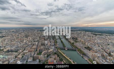 Vista della città di Parigi dall'alto Foto Stock