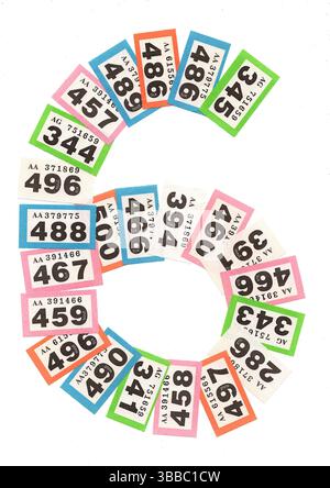 Biglietti della lotteria a forma di numero sei isolati su sfondo bianco. Foto Stock