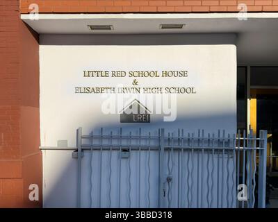 Little Red School House e Elisabeth Irwin High School, dettagli esterni dell'edificio, Greenwich Village, New York City, New York, STATI UNITI Foto Stock