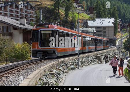 Gornergrat Gotthard Bahn / treno Gornergrat Railway a Zermatt, in fondo alla ferrovia da Gornergrat Foto Stock
