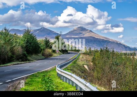 Veduta di Ben More dalla strada A85, Crianlarich, Scozia, Regno Unito Foto Stock