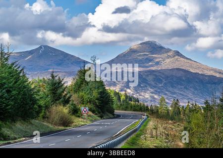 Veduta di Ben More dalla strada A85, Crianlarich, Scozia, Regno Unito Foto Stock