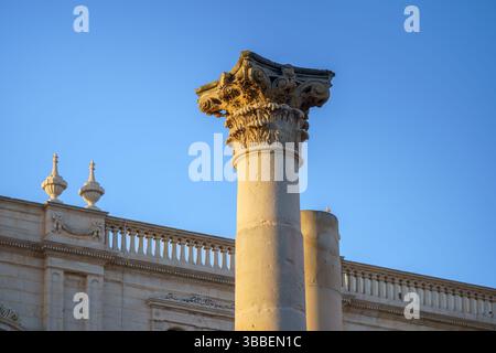 LA VALLETTA, MALTA - 12 novembre 2018 - diverse sculture architettoniche e statue sugli edifici Foto Stock