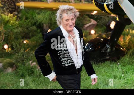 Londra, Regno Unito. 15 maggio 2025. LONDRA, REGNO UNITO - 15 MAGGIO 2025: Sir Rod Stewart partecipa alla Global Premiere di "Mission: Impossible - The Final Reckoning" a Leicester Square Gardens a Londra, Regno Unito, il 15 maggio 2025. (Foto di Wiktor Szymanowicz/NurPhoto) credito: NurPhoto SRL/Alamy Live News Foto Stock