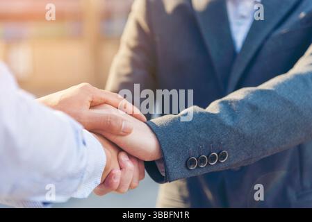 Avvocato di studi legali con giustizia concetti legali.esperienza Avvocati Notaio Consulenza pubblica presso la Corte di diritto Notaio Ufficio pubblico.clienti fiducia In squadra Foto Stock