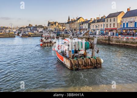 Porto di pesca di Port en Bessin, Port en Bessin, dipartimento di Calvados, Normandia, Francia, Europa Foto Stock