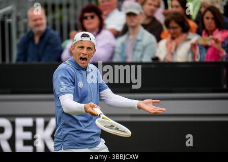 'S-HERTOGENBOSCH, PAESI BASSI - 14 GIUGNO: Tallon Griekspoor dei Paesi Bassi reagisce nella finale maschile contro l'australiano Aleksandar Vukic il giorno 5 del Libema Open Grass Court Championships all'Autotron il 14 giugno 2024 a 'S-Hertogenbosch, Paesi Bassi (foto di Rene Nijhuis/Agenzia BSR) Foto Stock