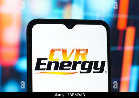 In questa immagine, il logo CVR Energy viene visualizzato sullo schermo di uno smartphone. Foto Stock