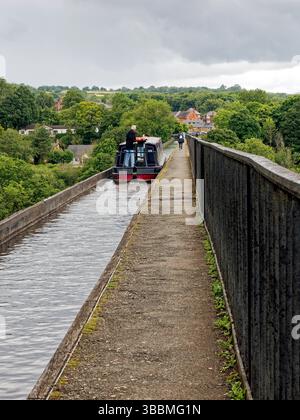 L'acquedotto Pontcysyllte, costruito da Telford, porta il canale Llangollen attraverso la Dee Valley ed è parte di un sito patrimonio dell'umanità. Un ruscello nel cielo. Foto Stock