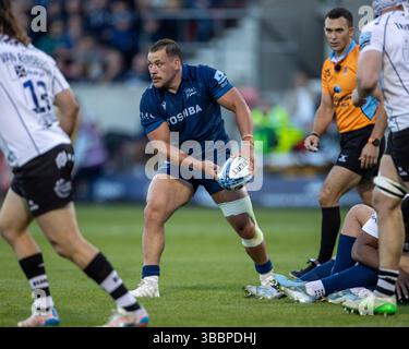 16 maggio 2025; Salford Community Stadium, Salford, Lancashire, Inghilterra; Gallagher Premiership Rugby, sale Sharks contro Bristol Bears; Tadgh McElroy di sale Sharks passa la palla Foto Stock