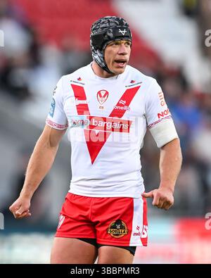 ST. HELENS, INGHILTERRA - 15 MAGGIO 2025: Jonny Lomax di St. Helens dà istruzioni alla sua squadra durante il Betfred Super League Round 11 St. Helens contro Catala Foto Stock
