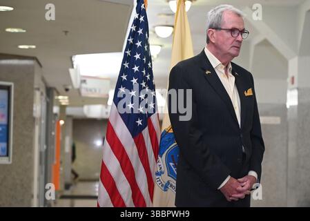 Newark, Stati Uniti. 15 maggio 2025. Il Governatore del New Jersey Phil Murphy fece delle osservazioni in una conferenza stampa alla Newark Penn Station dopo che l'unione annunciò di scioperare a Newark, nel New Jersey. Credito: SOPA Images Limited/Alamy Live News Foto Stock